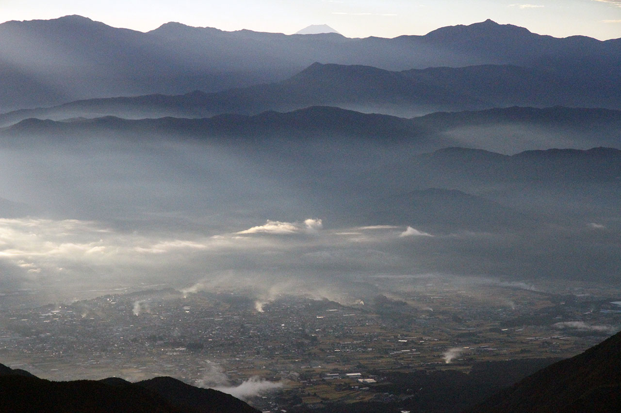 風景壁紙 南アルプス連峰と富士山 四季の山野草